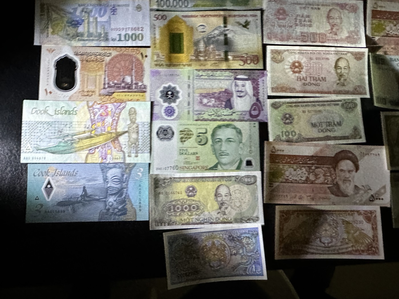 《外钞收藏家》第三百六十二期 几个国家 精美纸币22张 全新