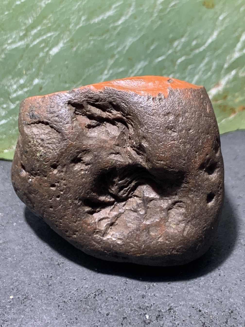 精美开口铁皮柿子红南红玛瑙原石一颗