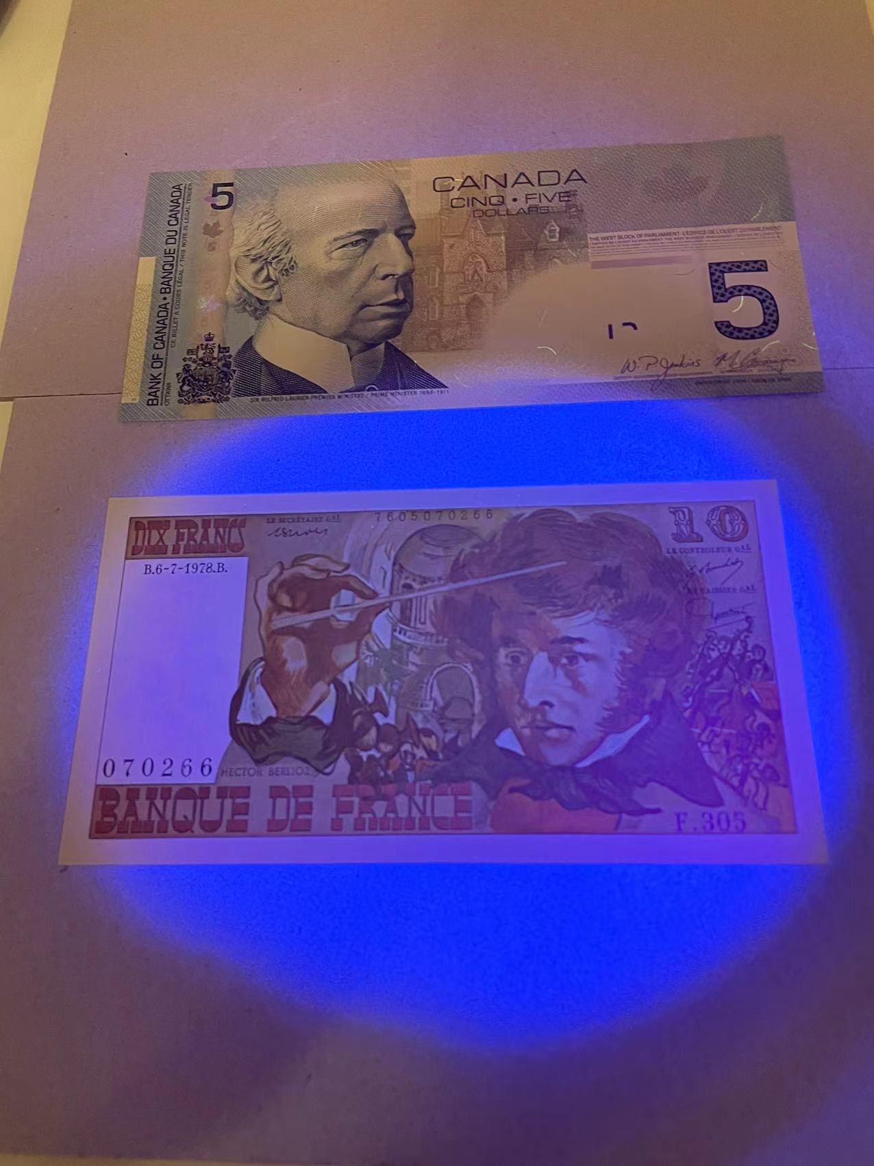Chase Auction 第28期 - - 外钞、民国钞和人民币混合场！ 加拿大旅版5元和法国1978年10法郎一组，全新unc品相，两张号码都很不错且居中也很好凹凸感特别好，够资格评级（此拍中拍者赠送日本和平精致铁盒香烟盒一个）