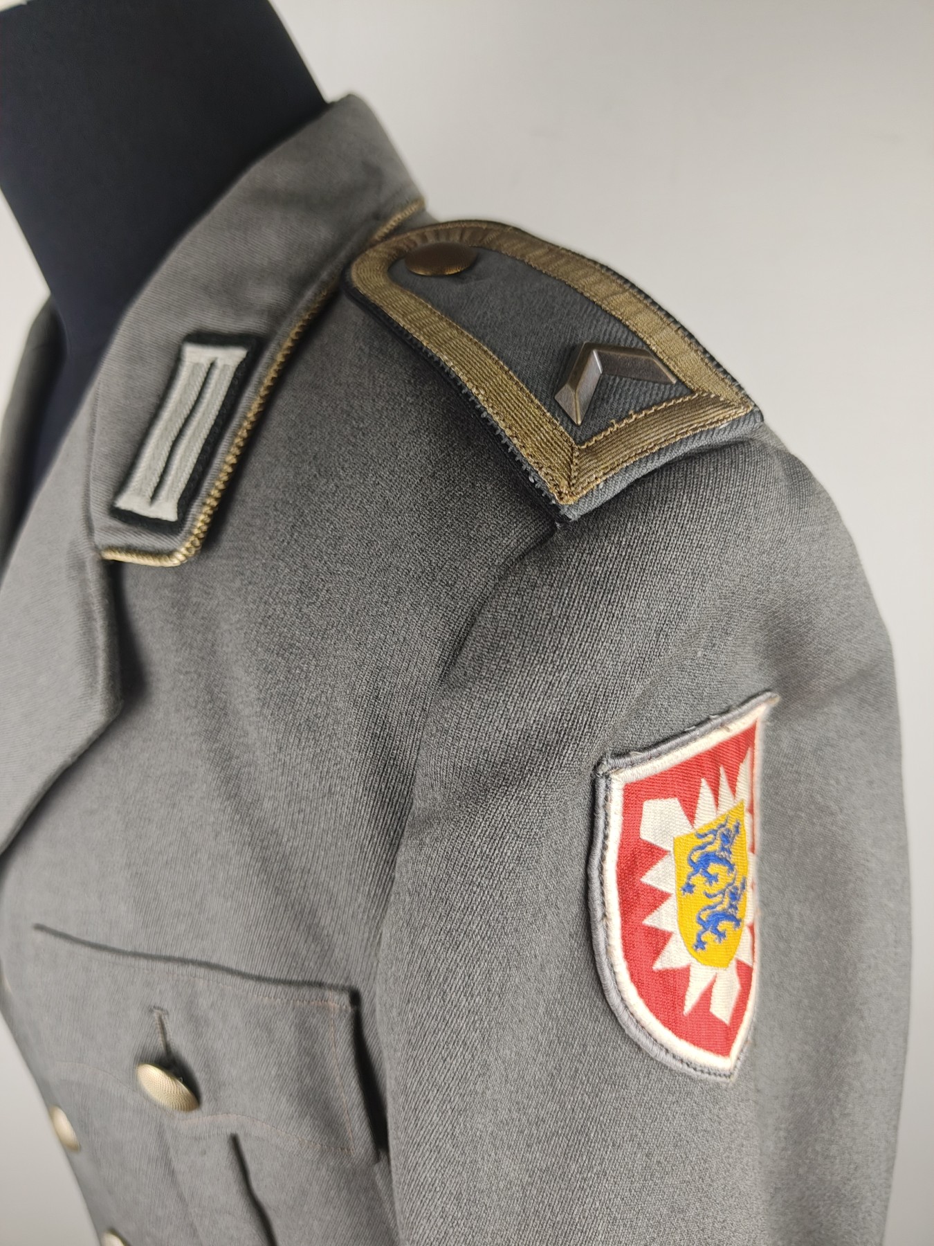 全场0元起拍 第150期 咸鱼国勋章拍卖专场 4月24日（周三）下午6：00开始 西德早期法袖工兵士官常服上衣 胸围100 肩宽45 衣长75 袖长63