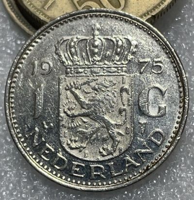 文馨钱币收藏117场，中外古币，版本明细分好了 - 1975 年荷兰朱莉安娜女王版 1 盾