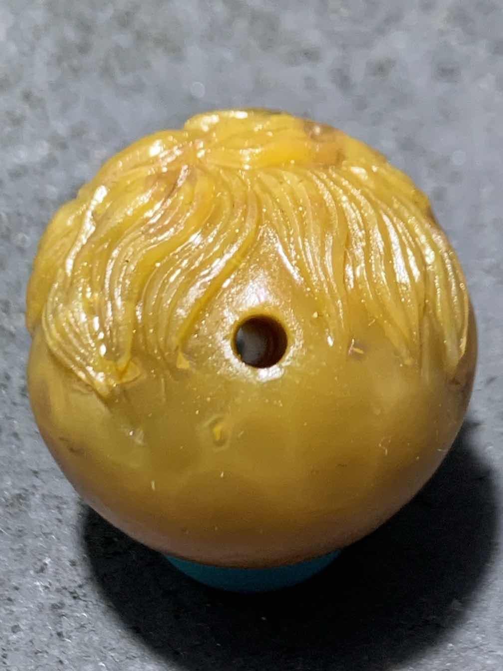 精美亚光高玉化黄金色战国红玛瑙手工雕刻钟馗圆珠一个，