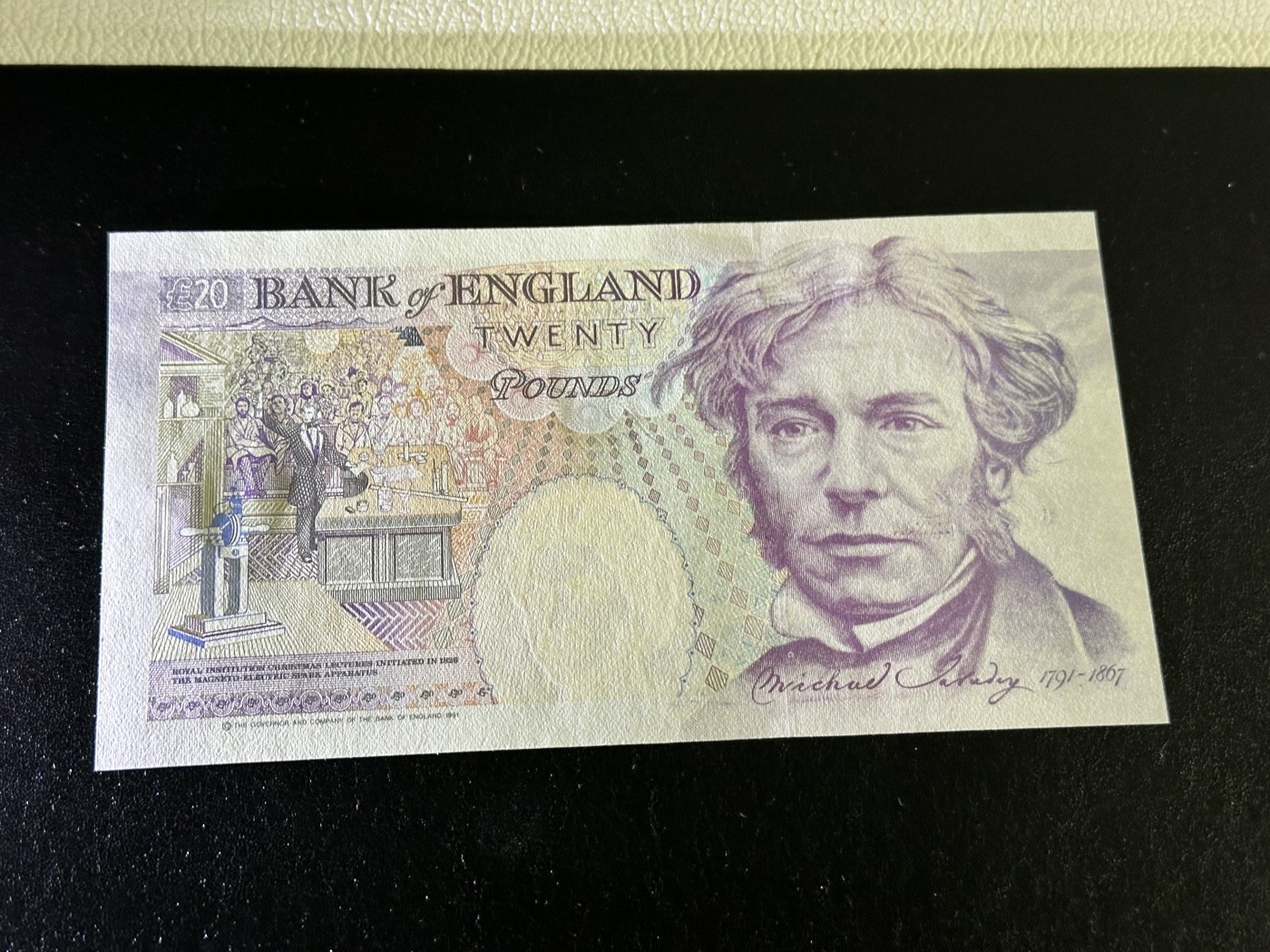 《外钞收藏家》第三百六十二期 英国E序列20镑 皇冠版 全新UNC 靓号