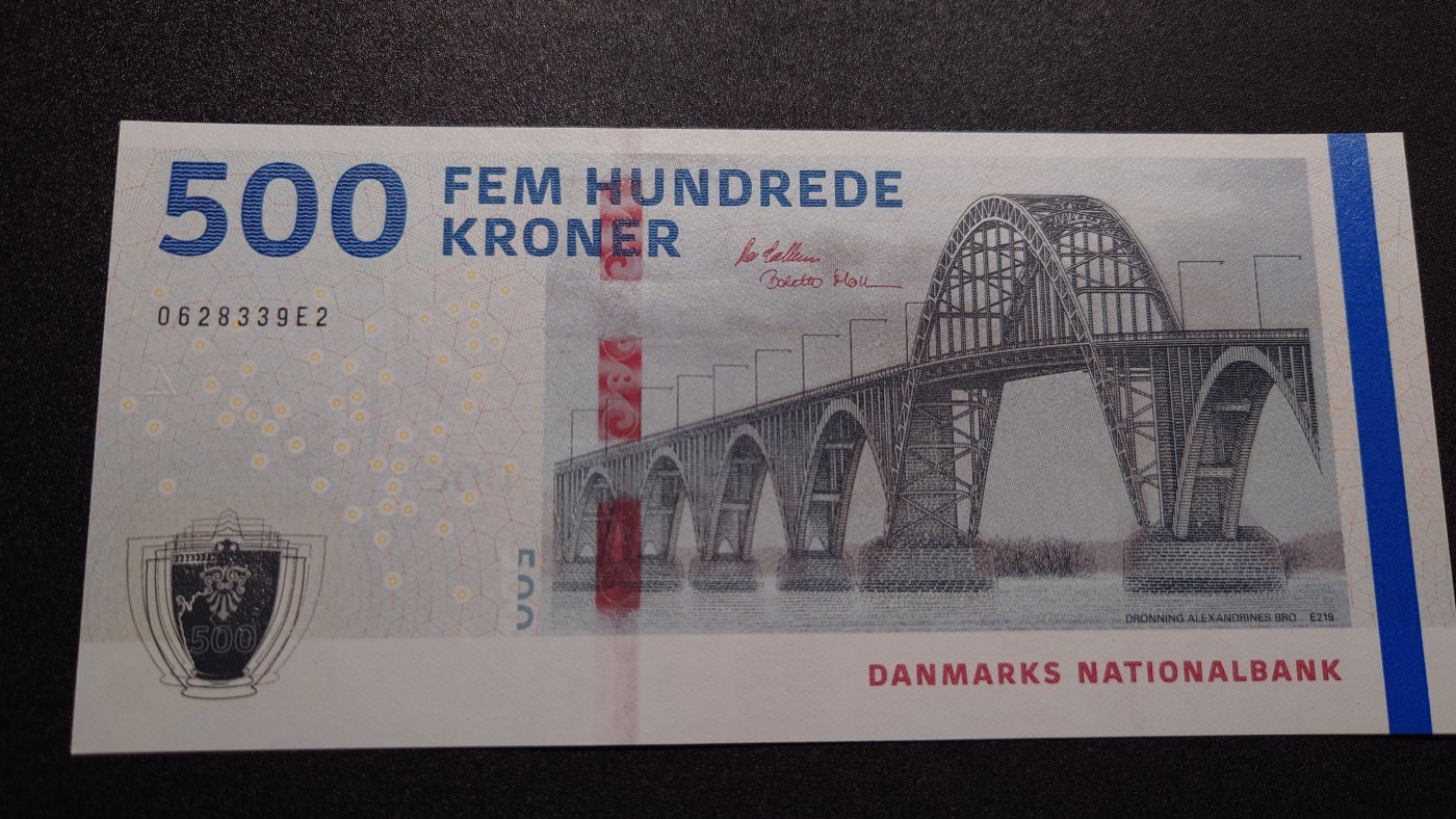 【世界钱币】精选微拍第102期暨2024年第13期  部分卖剩货品继续拍 最新版丹麦500克朗 全新绝品无47尾号39E2