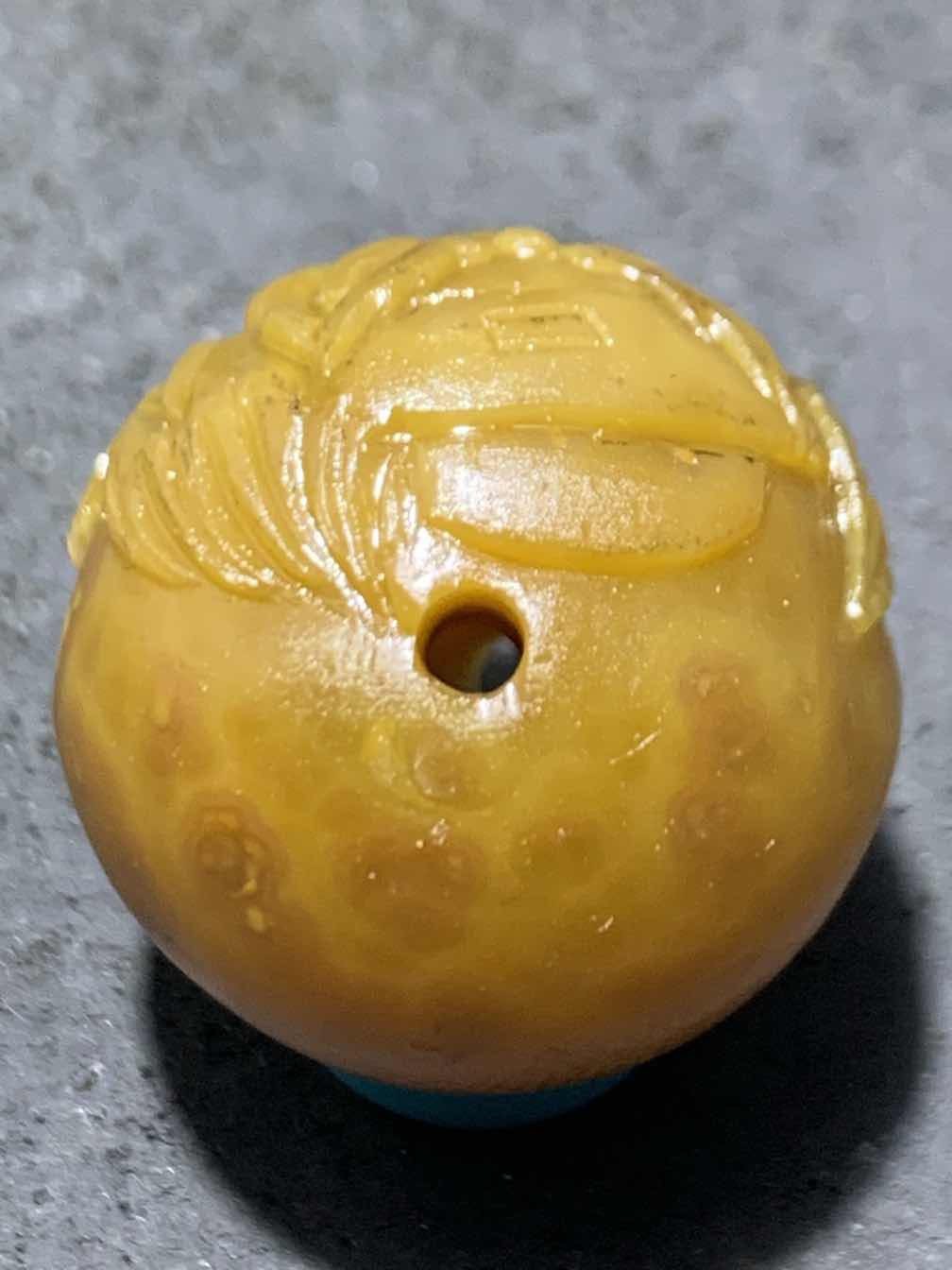 精美亚光高玉化黄金色战国红玛瑙手工雕刻钟馗圆珠一个，