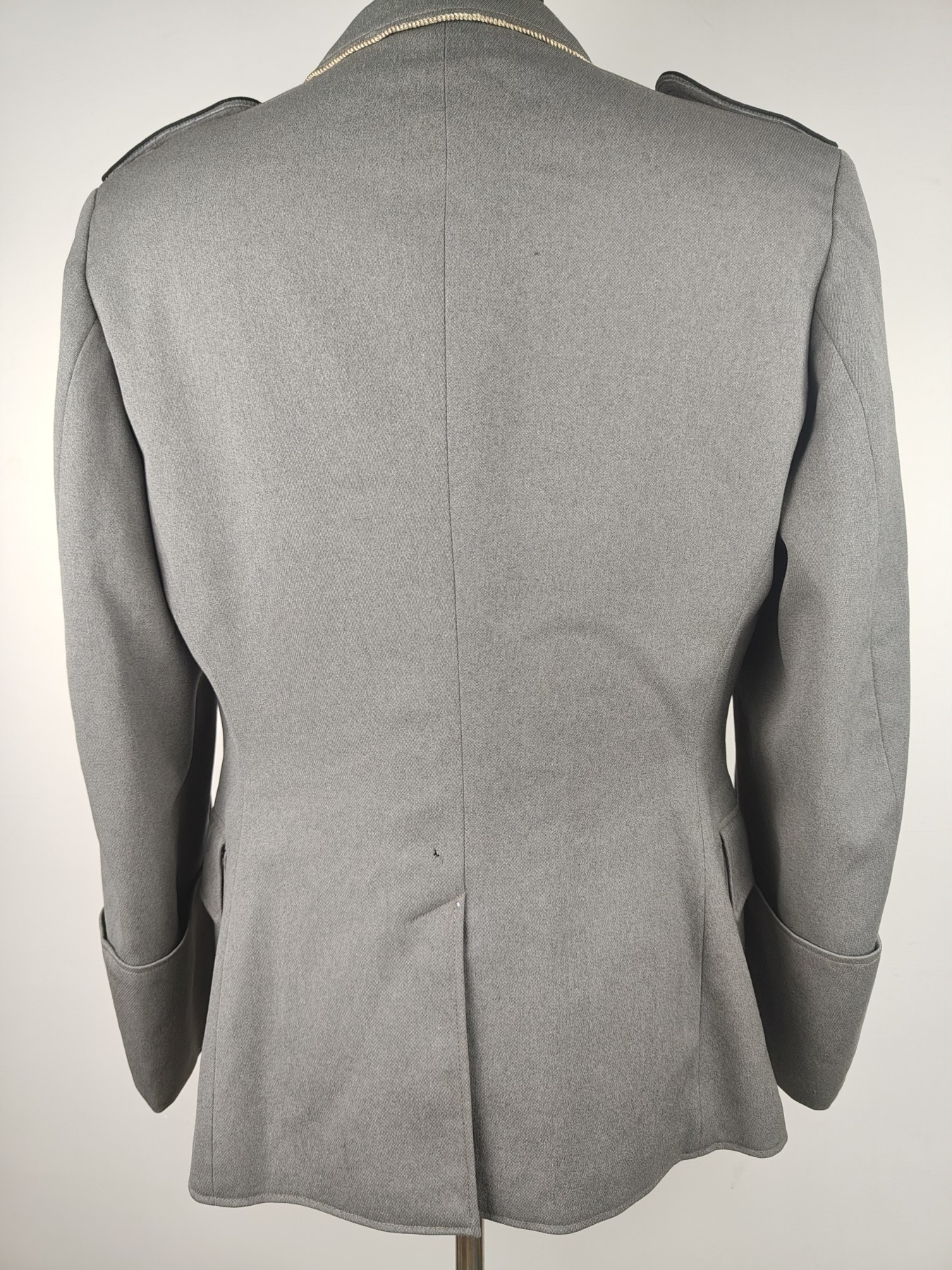 全场0元起拍 第150期 咸鱼国勋章拍卖专场 4月24日（周三）下午6：00开始 西德早期法袖工兵士官常服上衣 胸围100 肩宽45 衣长75 袖长63