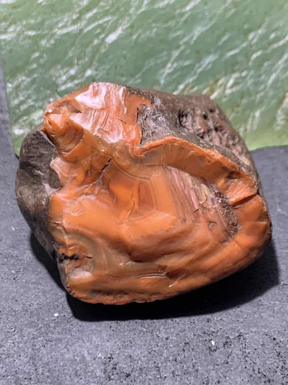 精美开口铁皮柿子红南红玛瑙原石一颗