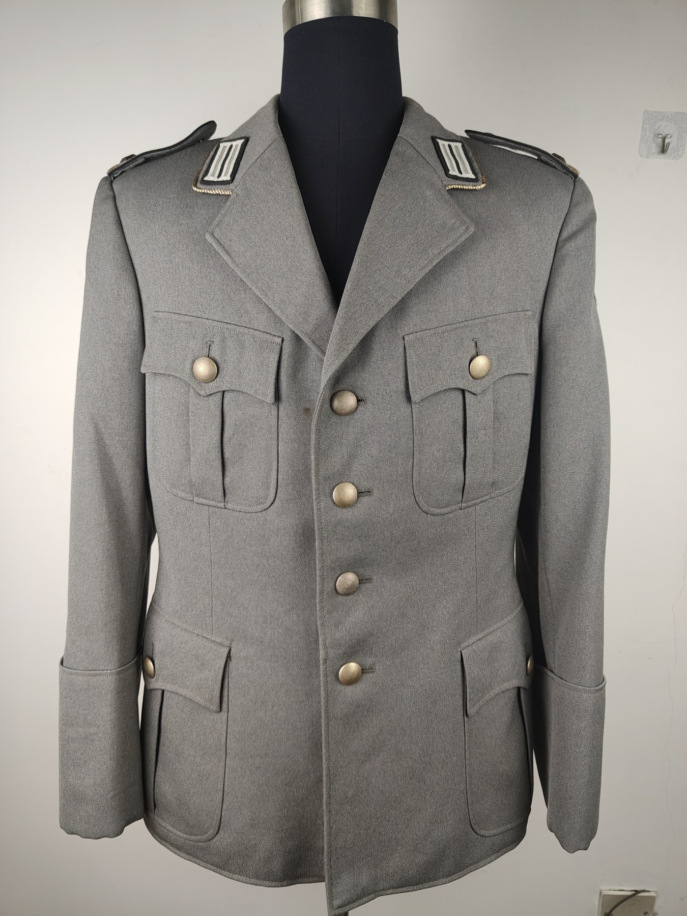 全场0元起拍 第150期 咸鱼国勋章拍卖专场 4月24日（周三）下午6：00开始 西德早期法袖工兵士官常服上衣 胸围100 肩宽45 衣长75 袖长63