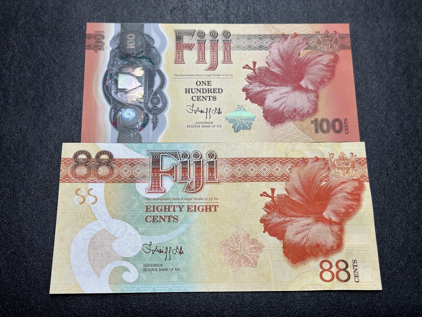 《外钞收藏家》第三百六十二期 斐济两张纪念钞 无47 靓号