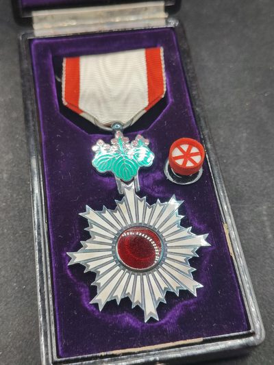 全场0元起拍 第150期 咸鱼国勋章拍卖专场 4月24日（周三）下午6：00开始 - 日本六等瑞宝章银制带盒略