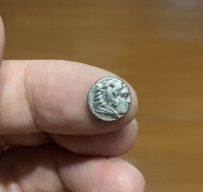 古希腊 米西亚约小银币，公元前310年至公元前282年的帕加马。 正面：大力神 背面：雅典娜  10毫米，1.1克 20 - 古希腊 米西亚约小银币，公元前310年至公元前282年的帕加马。 正面：大力神 背面：雅典娜  10毫米，1.1克 20