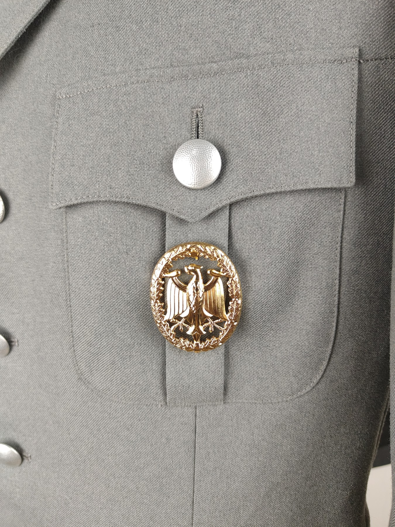 全场0元起拍 第150期 咸鱼国勋章拍卖专场 4月24日（周三）下午6：00开始 西德军官装甲兵中校常服一套 胸围108 肩宽46 衣长79 袖长75 腰围84 裤长110