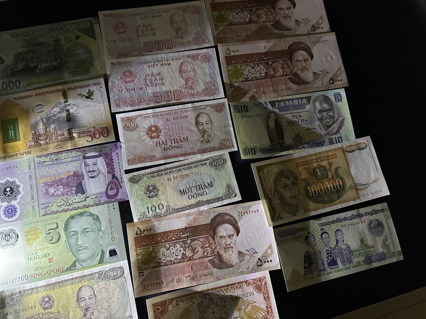 《外钞收藏家》第三百六十二期 几个国家 精美纸币22张 全新