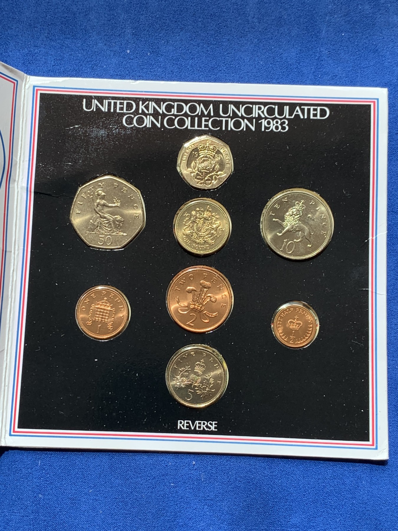 《竞宝斋》第260场-周日，周一，周二 3场连拍 (全场包邮) 英国1983年硬币套装，共8枚 1英镑硬币首发年，图像是英国国徽，并带1/2便士