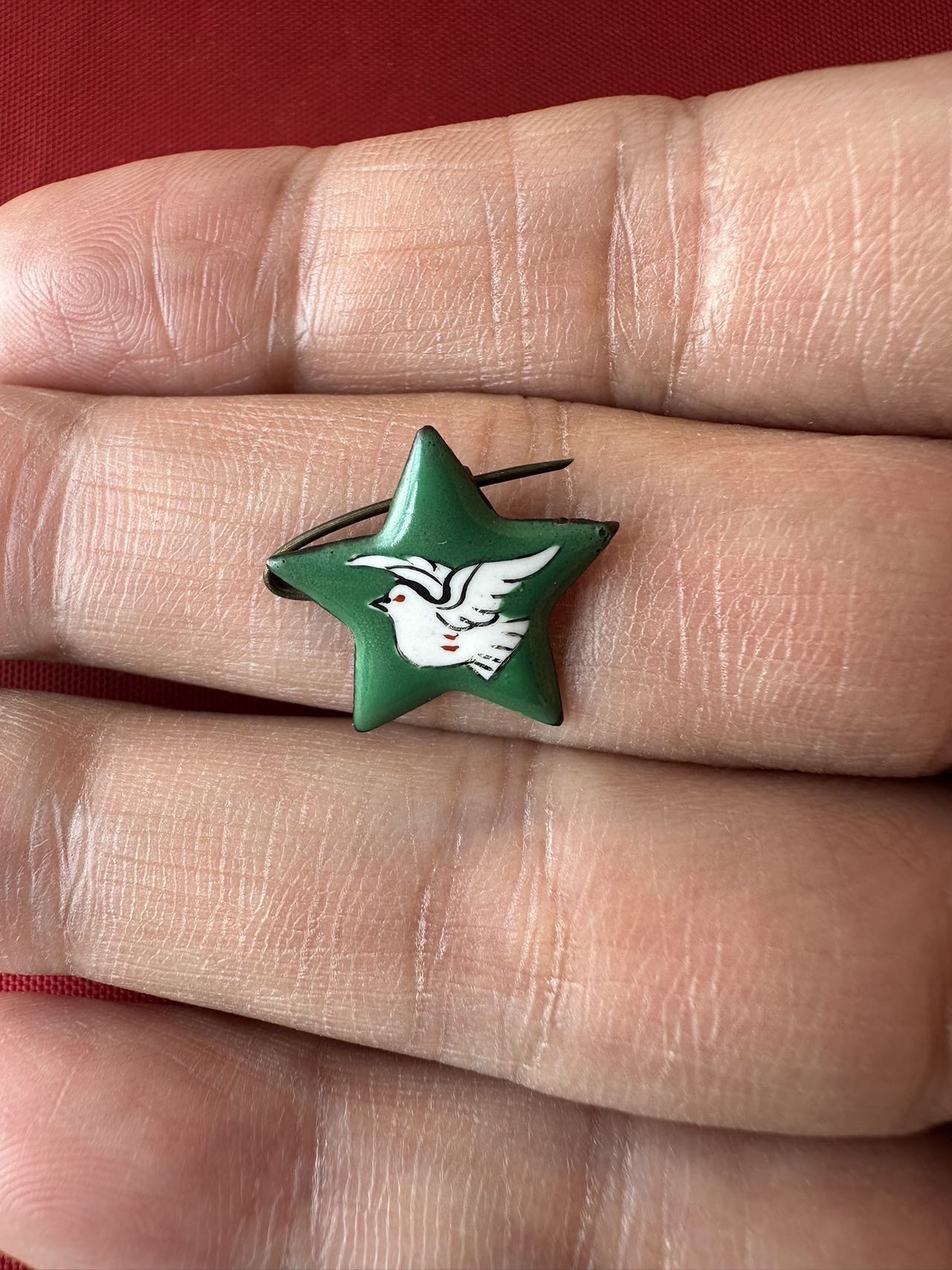 徽章实时专场 精美的抗美援朝搪瓷和平鸽