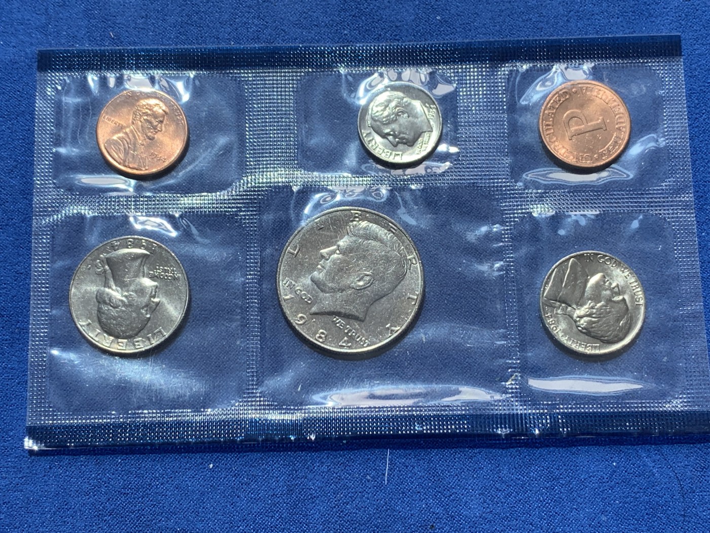 《竞宝斋》第260场-周日，周一，周二 3场连拍 (全场包邮) 两套一组 美国1984年六枚装精制套币