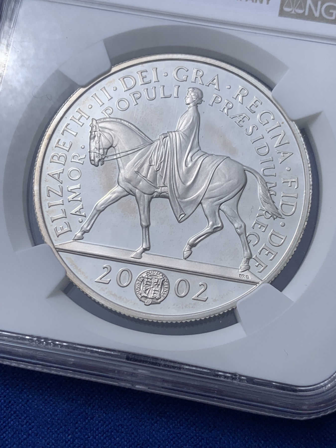 《竞宝斋》第260场-周日，周一，周二 3场连拍 (全场包邮) NGC PF69UC 英国 2002年 女王伊丽莎白二世在位50周年 5镑 精制 银币