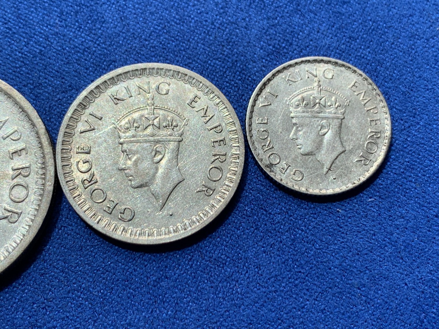 《竞宝斋》第260场-周日，周一，周二 3场连拍 (全场包邮) 3枚一组 印度乔六卢比 1卢比+1/2卢比+1/4卢比