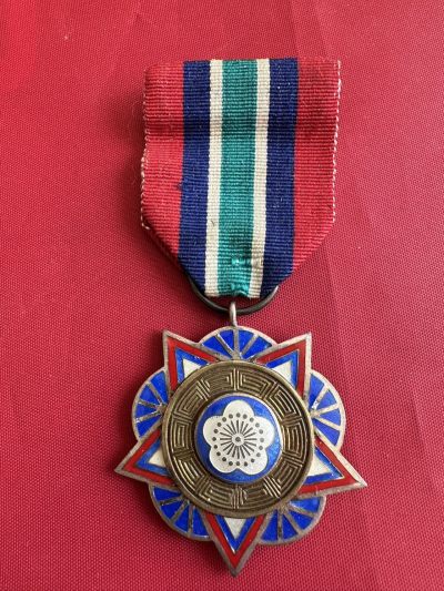 徽章实时专场 - 民国陆海空军银质奖章