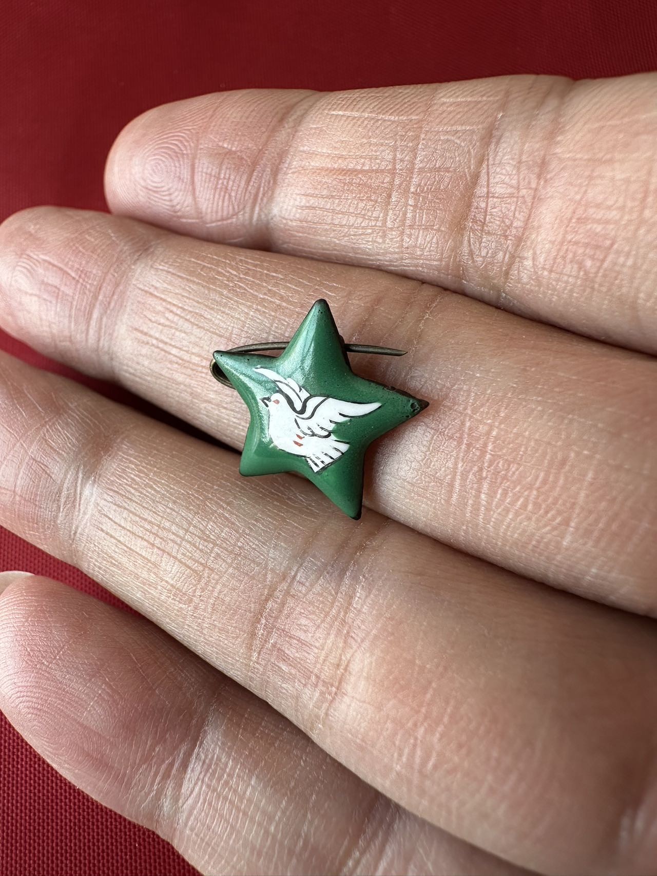 徽章实时专场 精美的抗美援朝搪瓷和平鸽