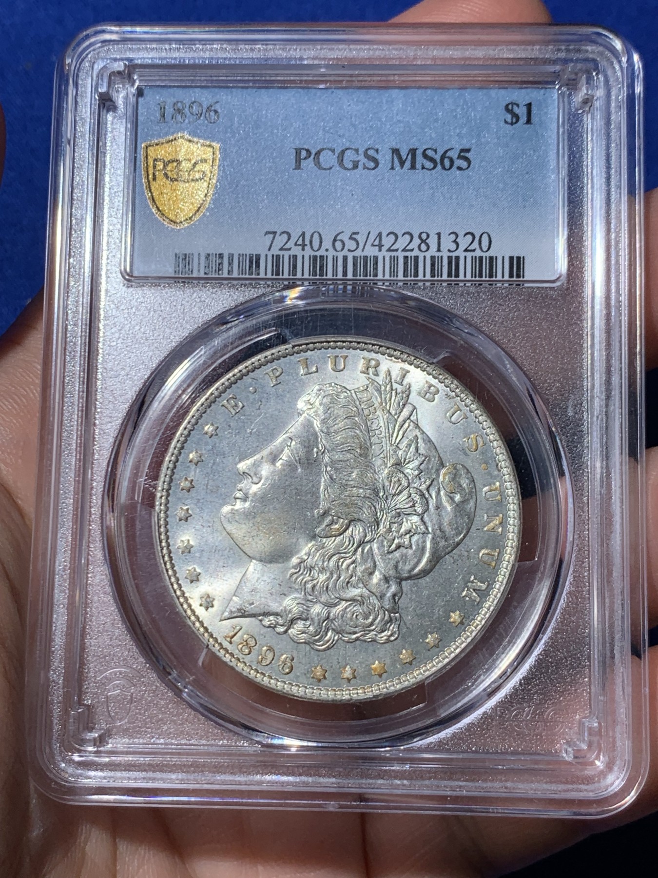 《竞宝斋》第260场-周日，周一，周二 3场连拍 (全场包邮) PCGS MS65 1896年美国摩根银币。少见年份，65分存量是常见1880，1921等的十分之一左右，和不少1880年代CC厂的65分数量相近。此枚淡黄包浆美不胜收