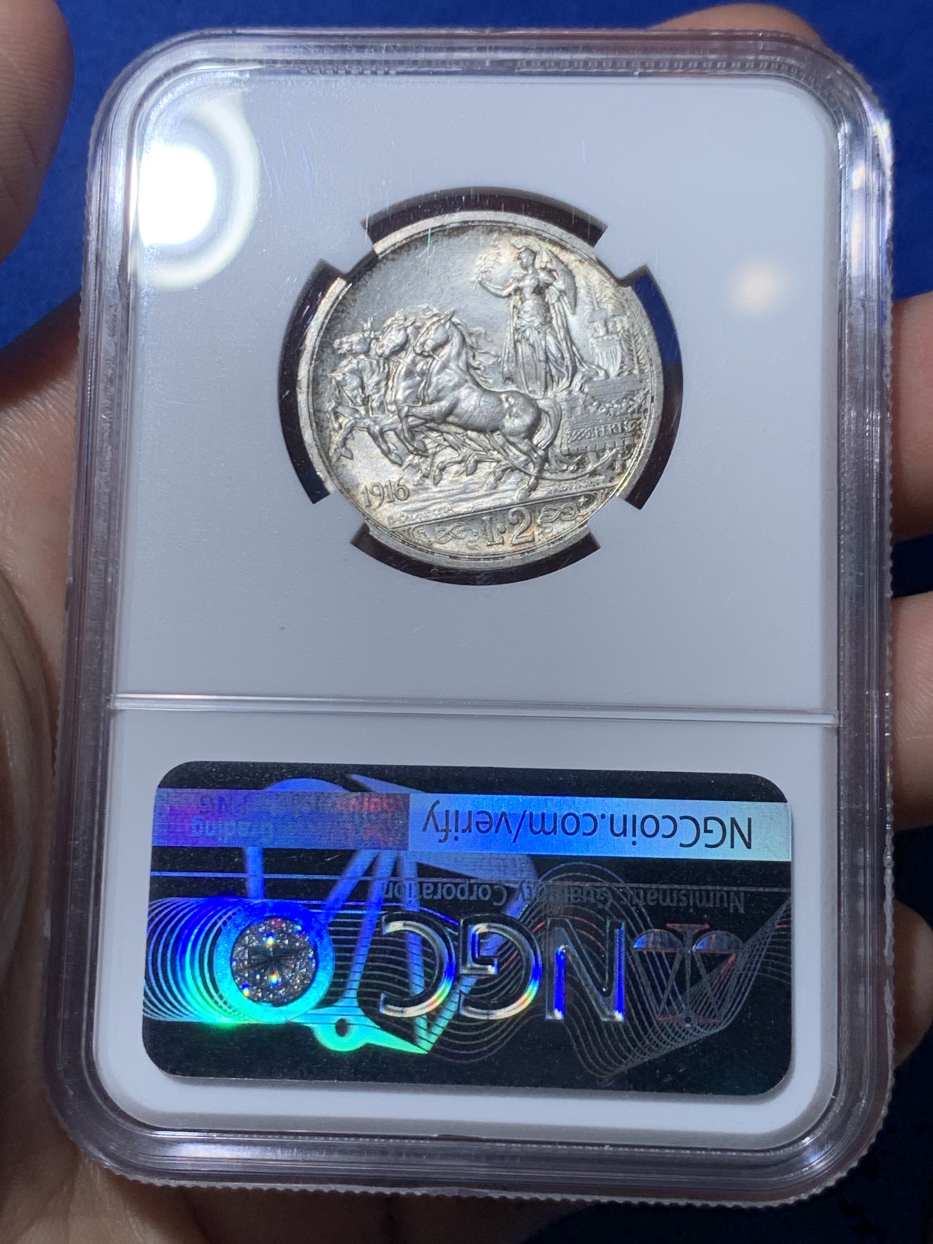 《竞宝斋》第260场-周日，周一，周二 3场连拍 (全场包邮) NGC MS63 意大利 1916年 马车 2里拉 银币 转光好品