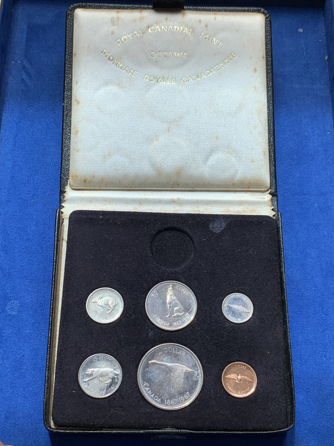《竞宝斋》第260场-周日，周一，周二 3场连拍 (全场包邮) 加拿大1967年纪念建国100周年6枚套币，其中四枚银币，带原盒包装
