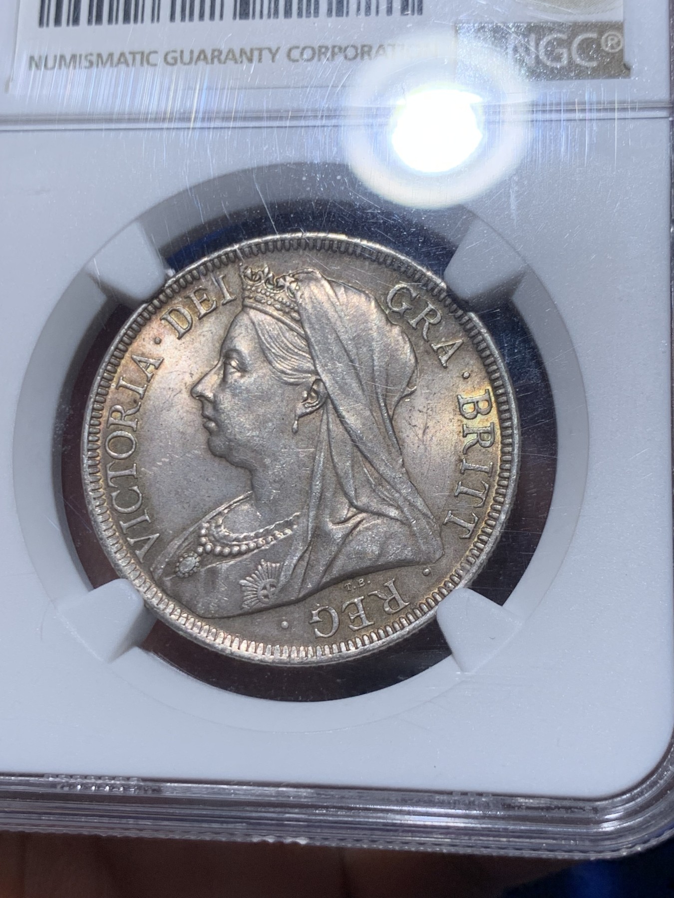 《竞宝斋》第260场-周日，周一，周二 3场连拍 (全场包邮) NGC MS64 英国1900维多利亚披纱版半克朗银币 双面原味包浆 带光 值得收藏