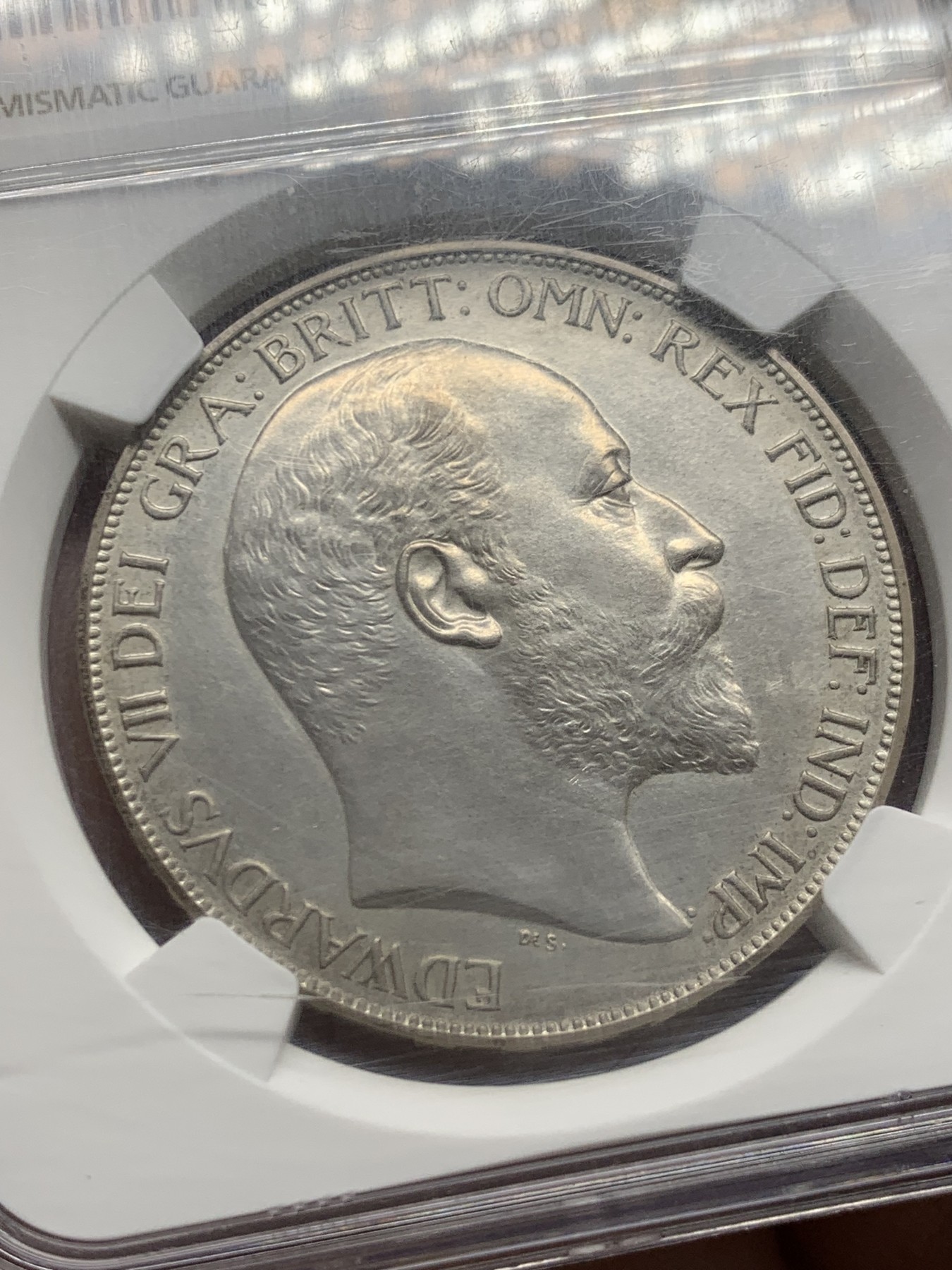 《竞宝斋》第260场-周日，周一，周二 3场连拍 (全场包邮) NGC PF63 英国1902年爱德华七世精制马剑克朗银币 香榧色英伦百年怡人包浆 盒子有轻微划痕 无碍观瞻