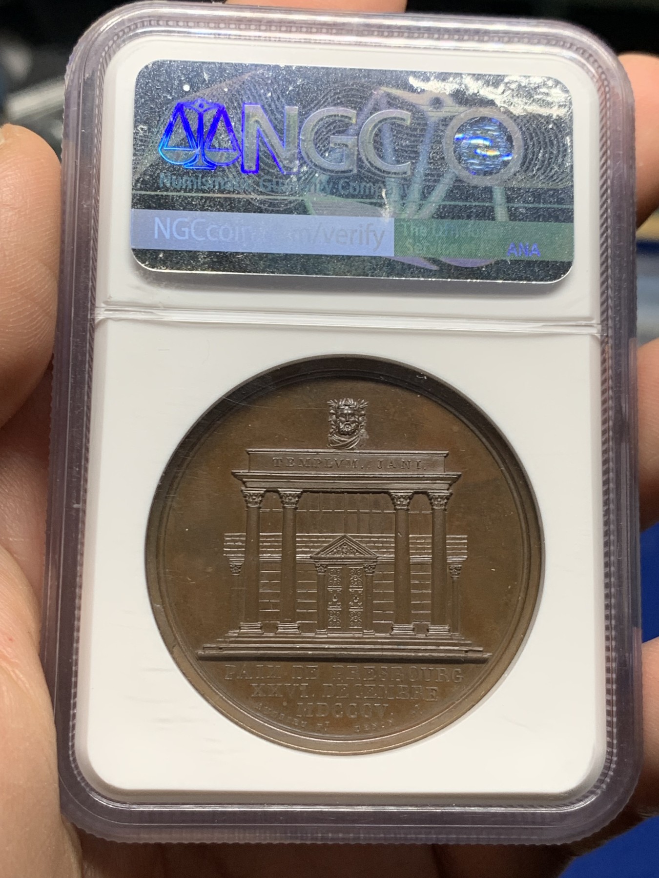 《竞宝斋》第260场-周日，周一，周二 3场连拍 (全场包邮) NGC MS66BN  法国 拿破仑 普雷斯堡和平纪念大铜章 加厚盒子 巧克力包浆 66分差不多是铜章的顶级分数了