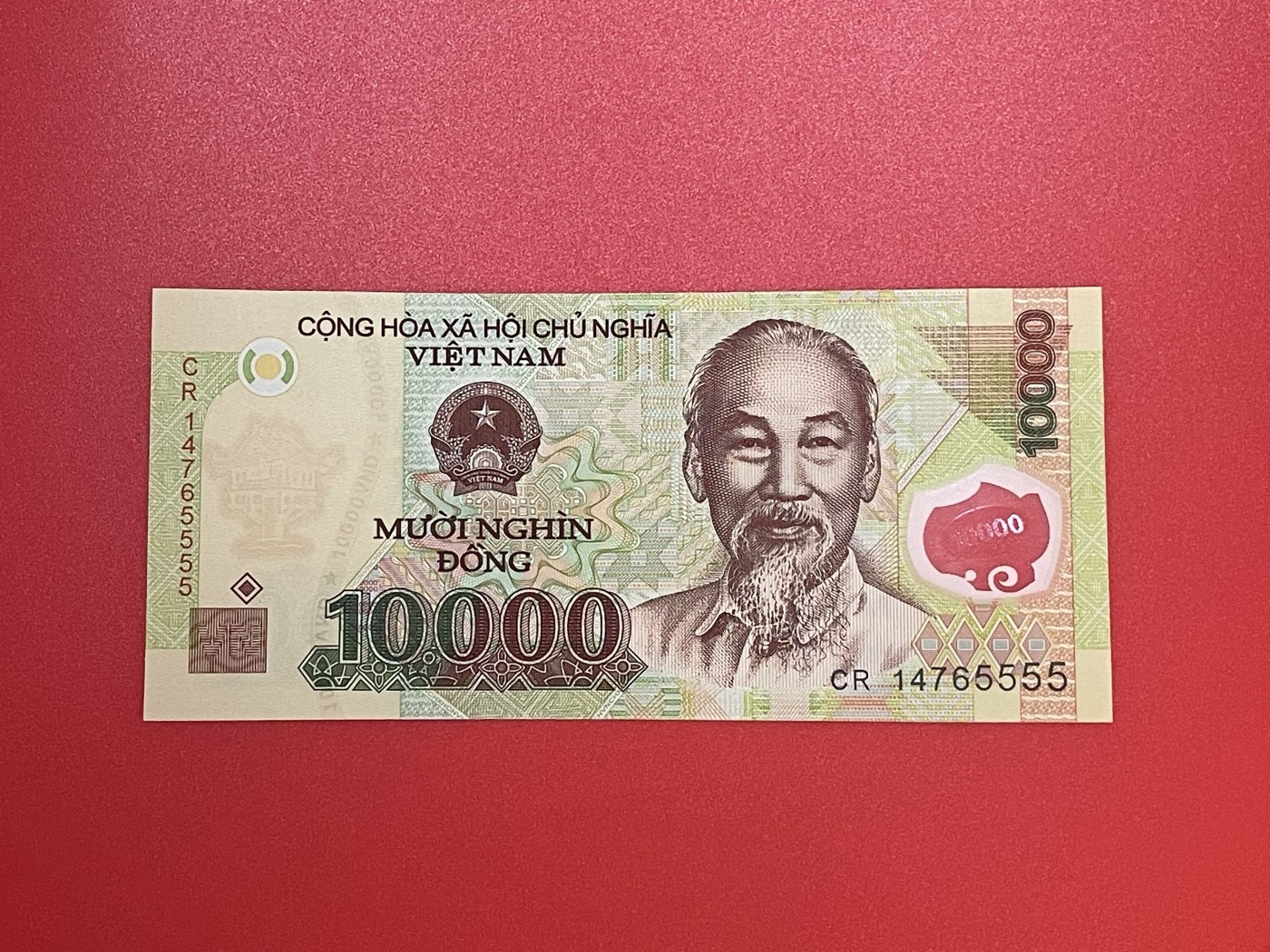 世界各国纸币、朝鲜钞、连体钞、豹子号888等靓号专场 【第四场】 越南2014 年 10000盾，狮子号 CR14765555 全新UNC