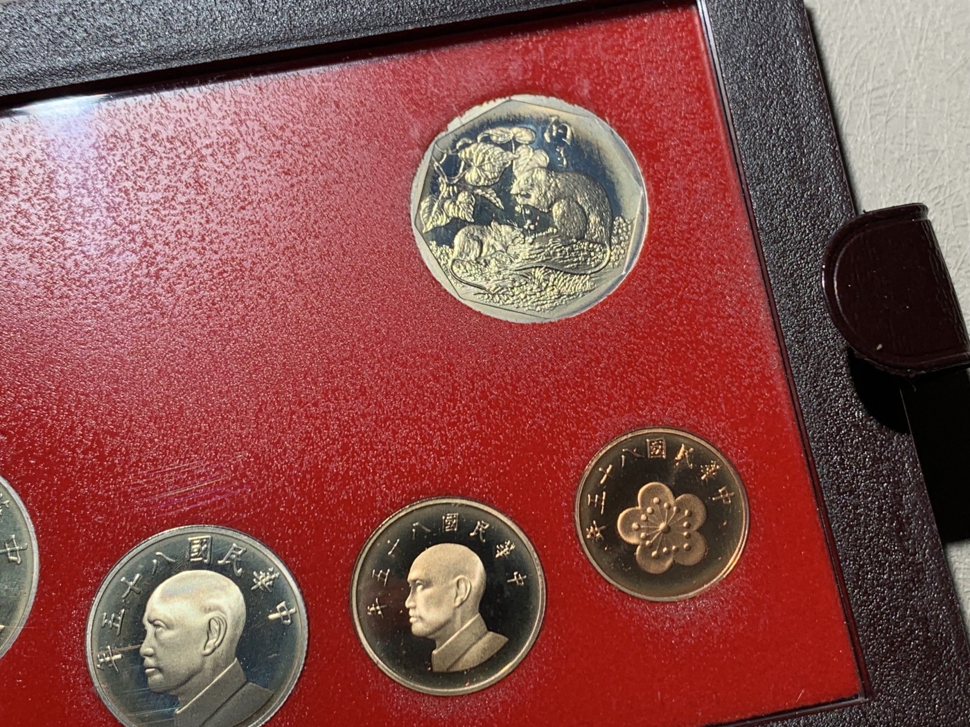 《竞宝斋》第260场-周日，周一，周二 3场连拍 (全场包邮) 台湾省民国八十五年第一轮鼠年精致套币 早期少见品种