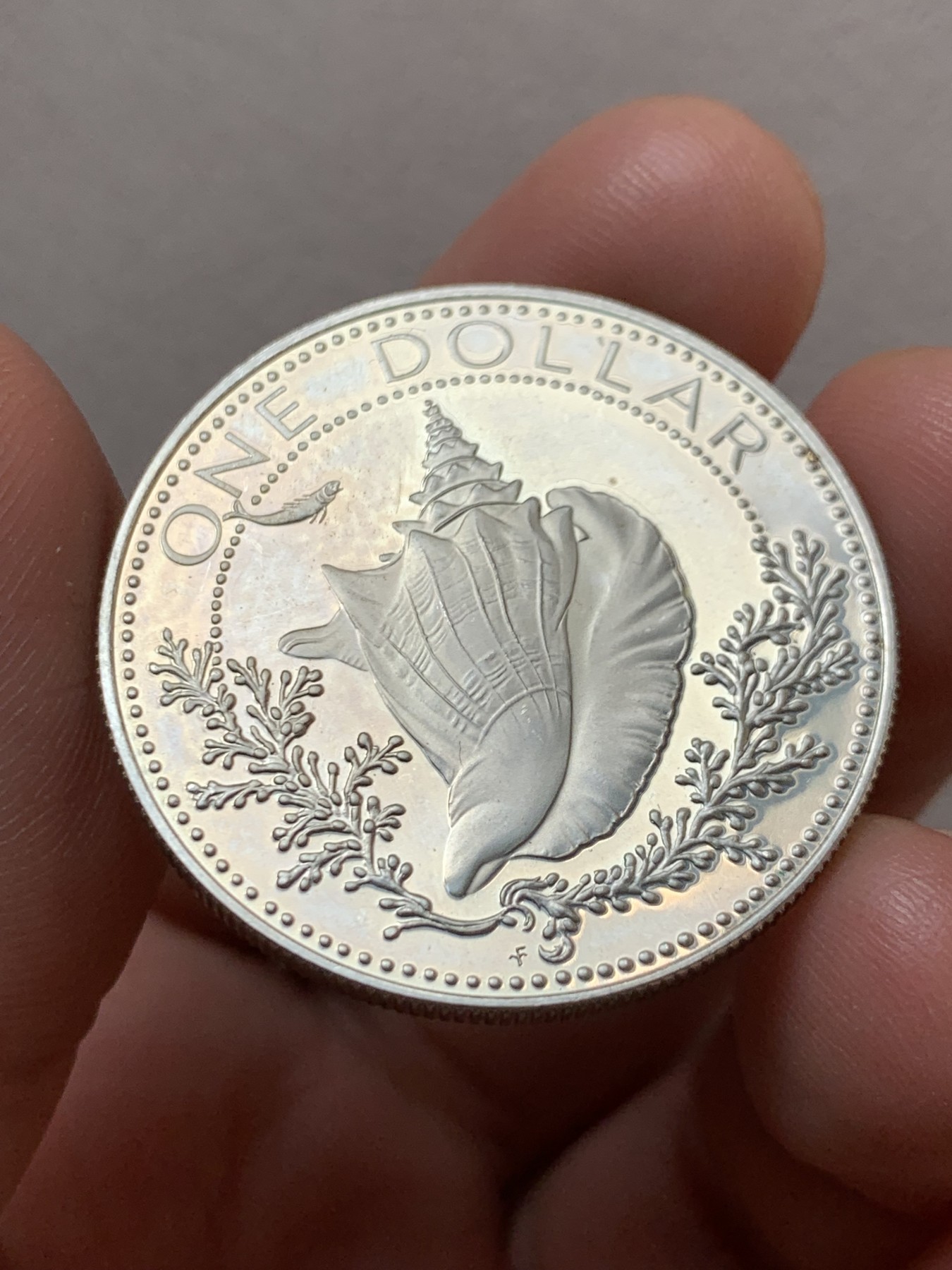 《竞宝斋》第260场-周日，周一，周二 3场连拍 (全场包邮) 1974年巴哈马海螺精制银币