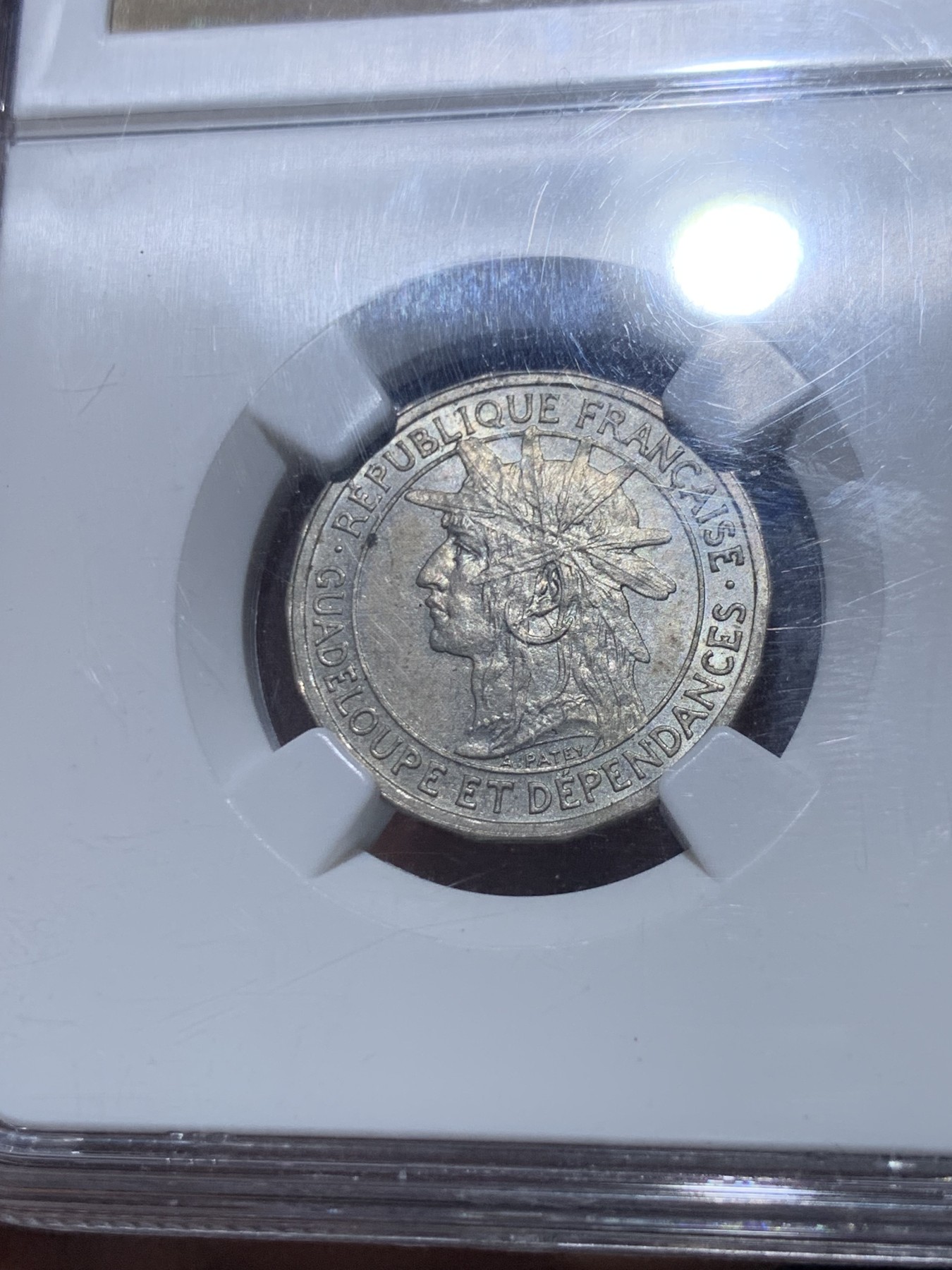 《竞宝斋》第260场-周日，周一，周二 3场连拍 (全场包邮) NGC MS62 1903年瓜德罗普法国殖民地50生丁  稀少的1903版