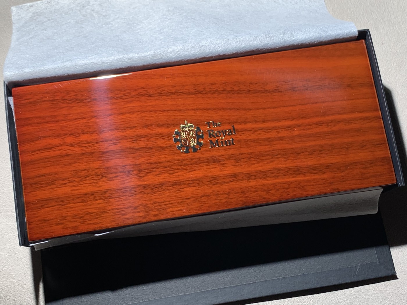 《竞宝斋》第260场-周日，周一，周二 3场连拍 (全场包邮) 4枚一套 NGC PF69-70 2020年英国乔三密印金马剑套装 带木质原盒 限量600套 总重近30克 917金 错过即无