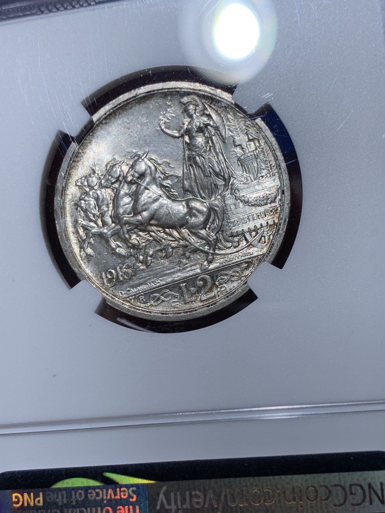 《竞宝斋》第260场-周日，周一，周二 3场连拍 (全场包邮) NGC MS63 意大利 1916年 马车 2里拉 银币 转光好品