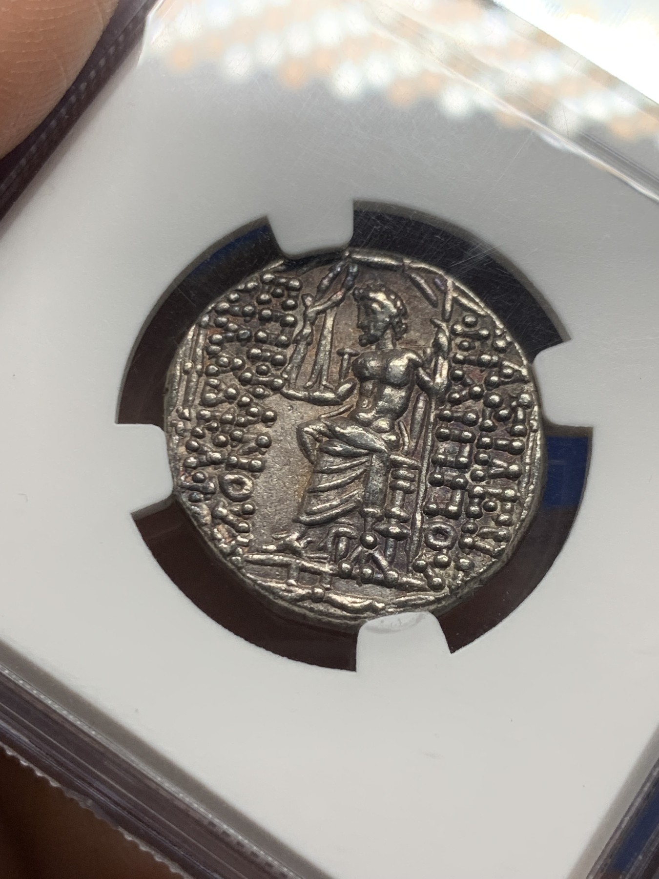 《竞宝斋》第260场-周日，周一，周二 3场连拍 (全场包邮) NGC 古典币评级 AU 古希腊塞琉古帝国腓力一世宙斯站像四德拉克马大银币 17克左右的大规格 打制清晰 高点无磨损 细节见图