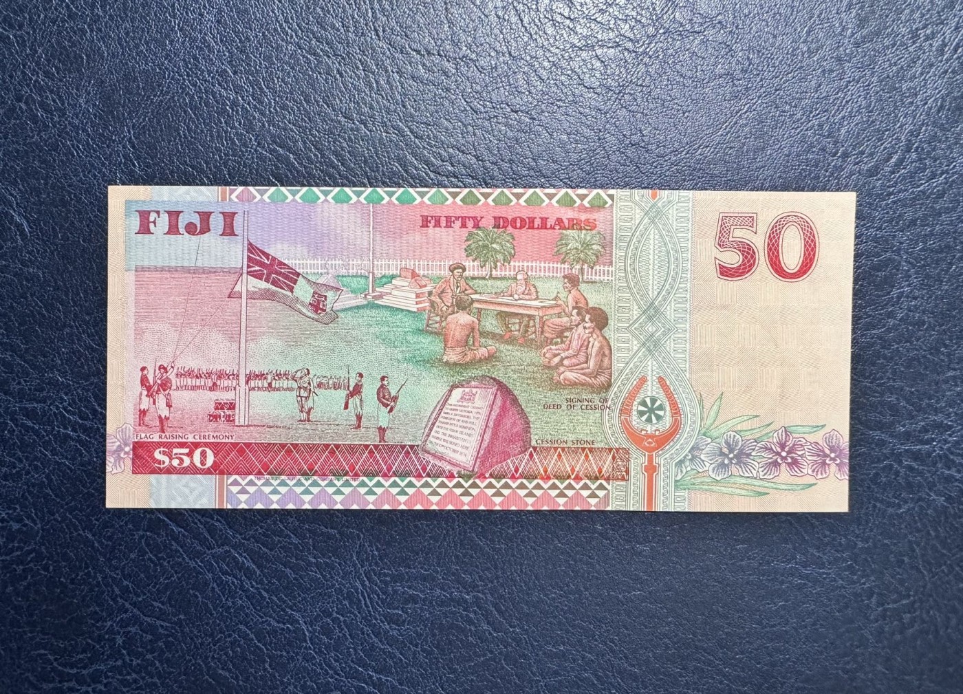 收藏联盟Quantum Auction 第340期拍卖  斐济群岛1996年50元初版  品相全新UNC 号码无47且为888豹子号身 该版最大面值 初版用色更深