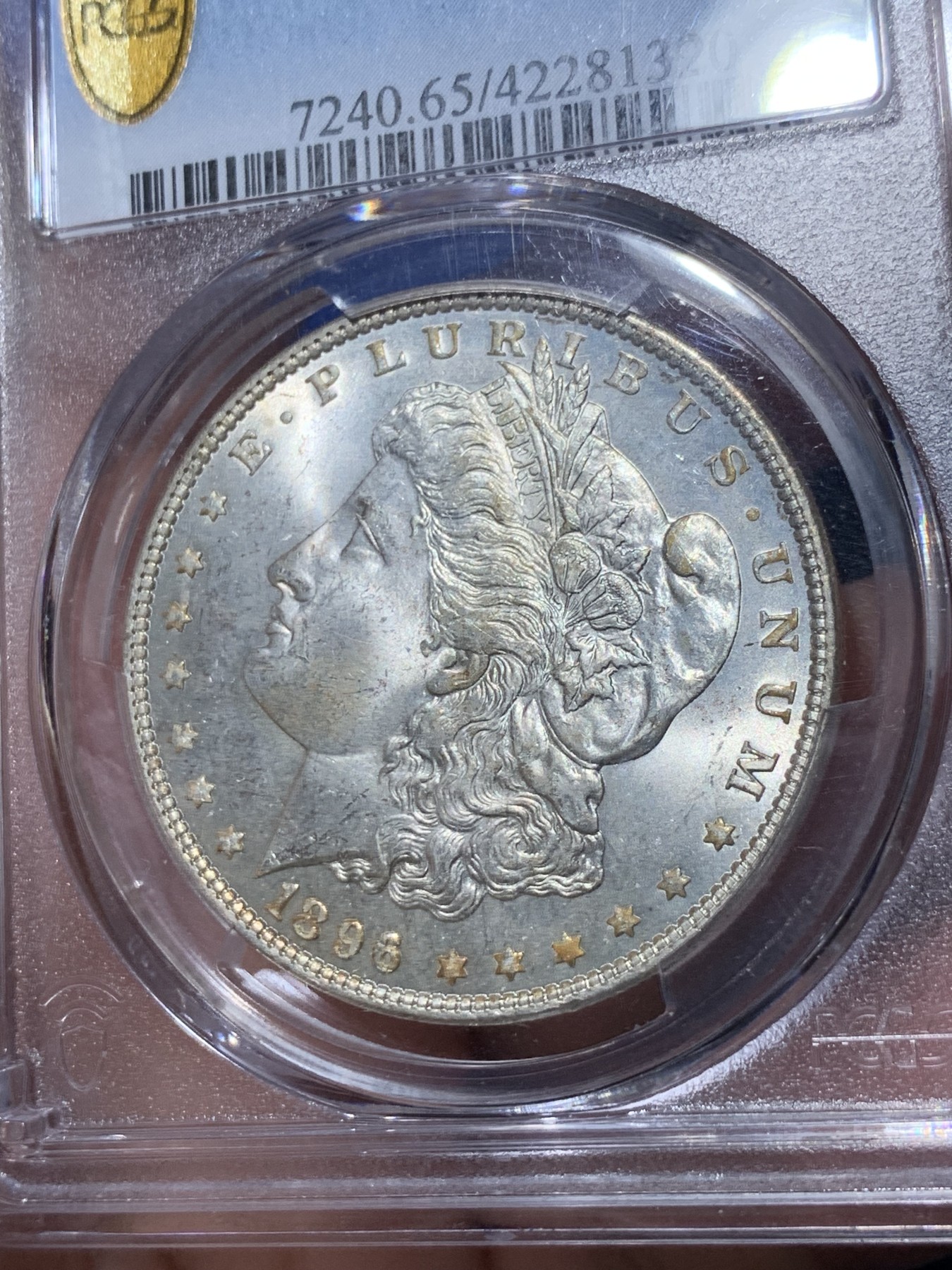 《竞宝斋》第260场-周日，周一，周二 3场连拍 (全场包邮) PCGS MS65 1896年美国摩根银币。少见年份，65分存量是常见1880，1921等的十分之一左右，和不少1880年代CC厂的65分数量相近。此枚淡黄包浆美不胜收