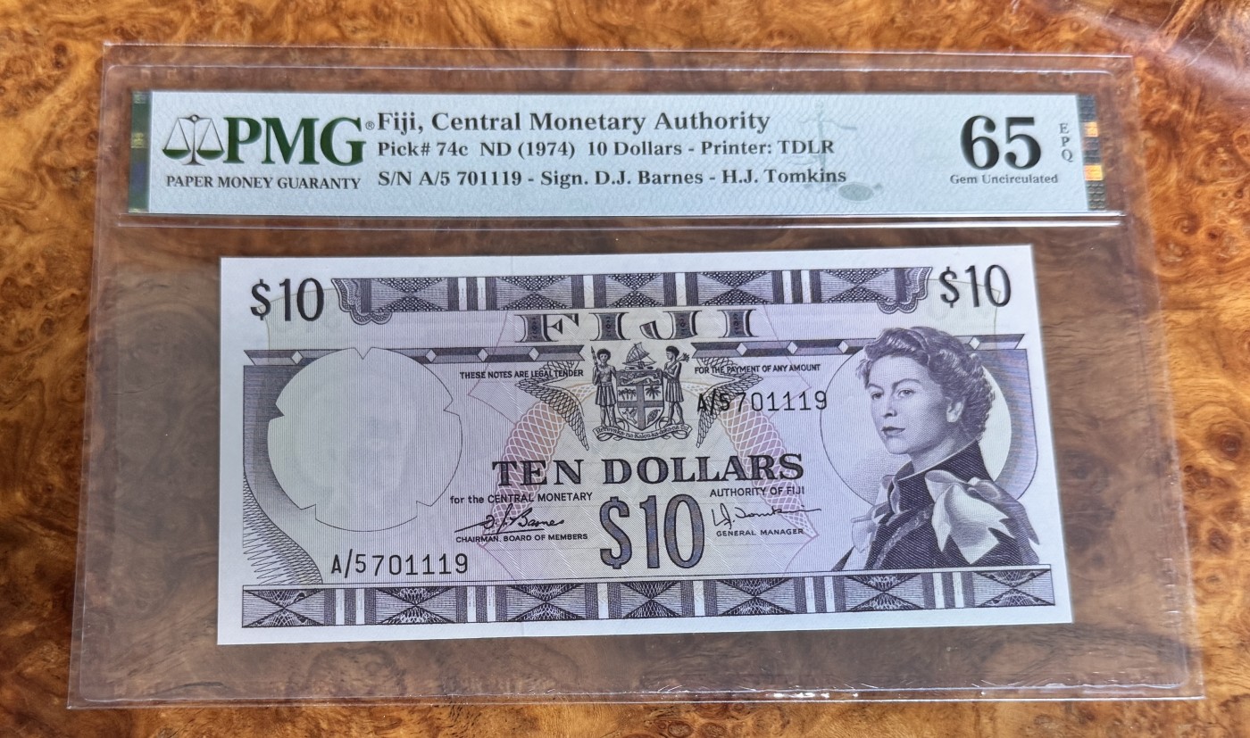 Chase Auction 第28期 - - 外钞、民国钞和人民币混合场！ 1974年斐济10元，PMG65，戎装女王！