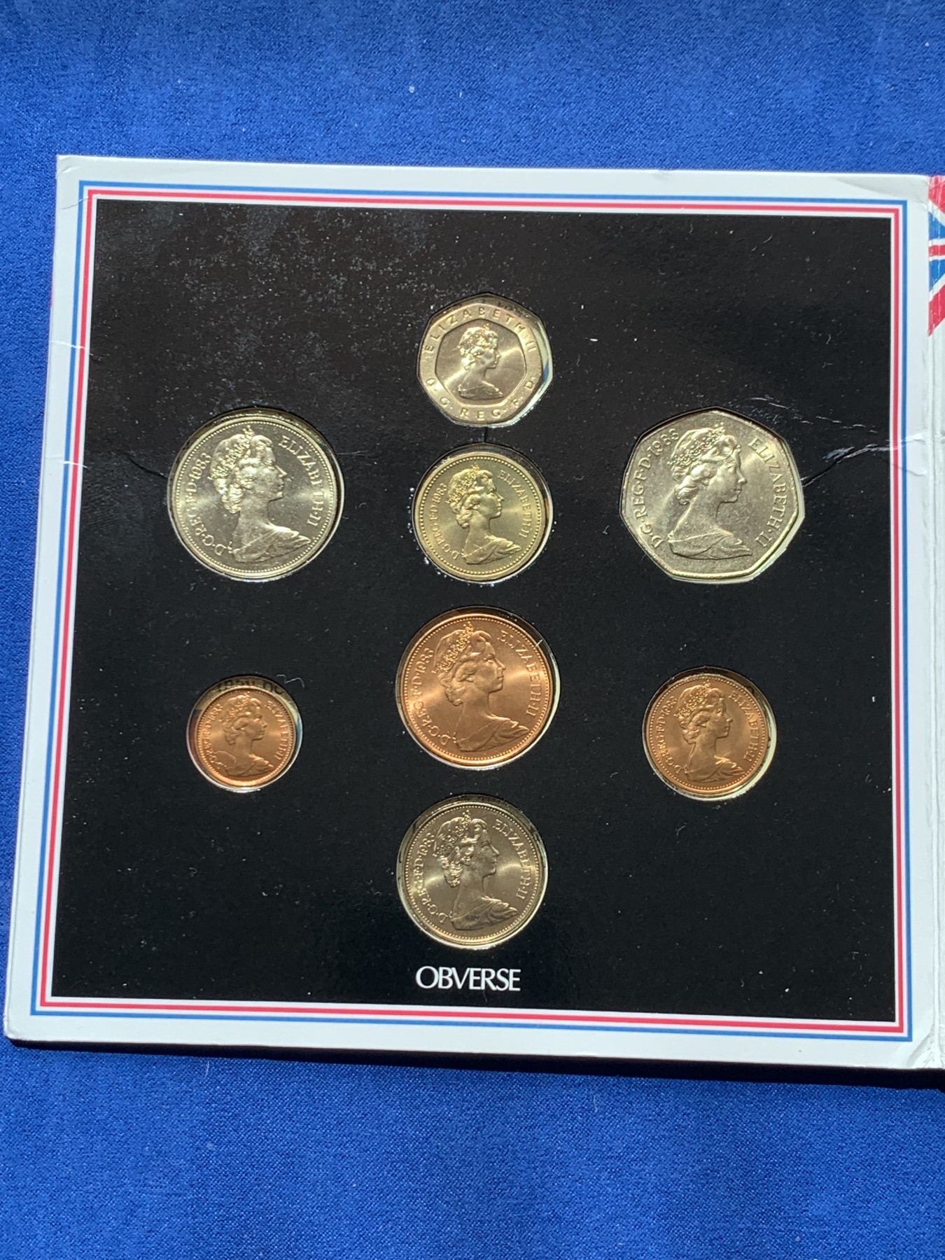 《竞宝斋》第260场-周日，周一，周二 3场连拍 (全场包邮) 英国1983年硬币套装，共8枚 1英镑硬币首发年，图像是英国国徽，并带1/2便士