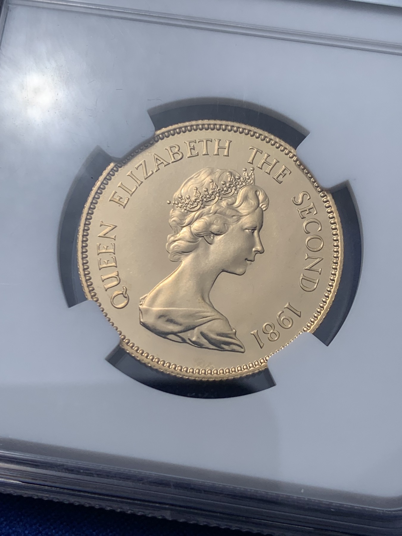 《竞宝斋》第260场-周日，周一，周二 3场连拍 (全场包邮) NGC MS68 香港1981鸡年生肖千元金币 金鸡报晓 光彩夺目 黄金大热 购置黄金产品好时机 917金 15.97g 28.4mm