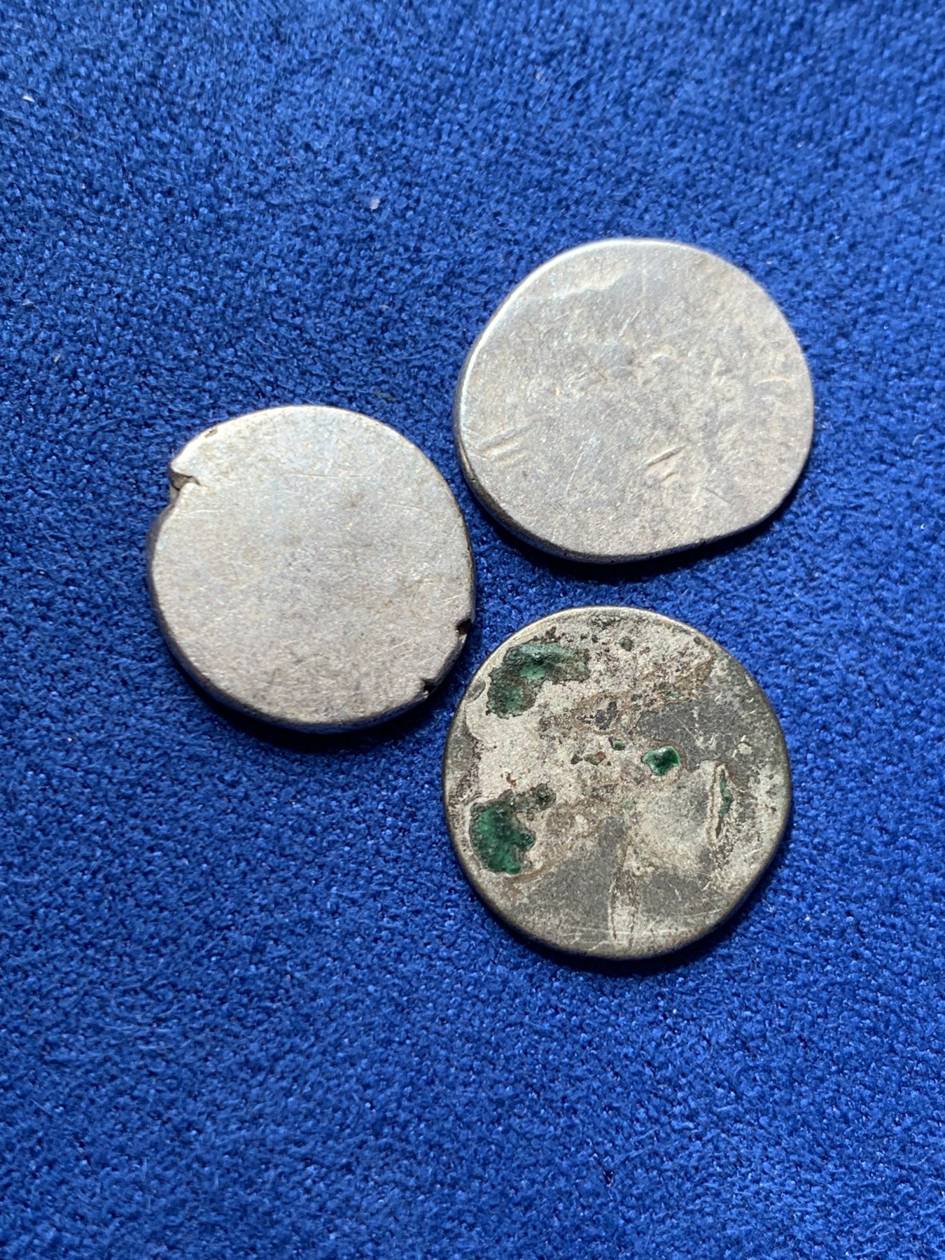 《竞宝斋》第260场-周日，周一，周二 3场连拍 (全场包邮) 3枚一组 柬埔寨金边王朝小鸟打制银币