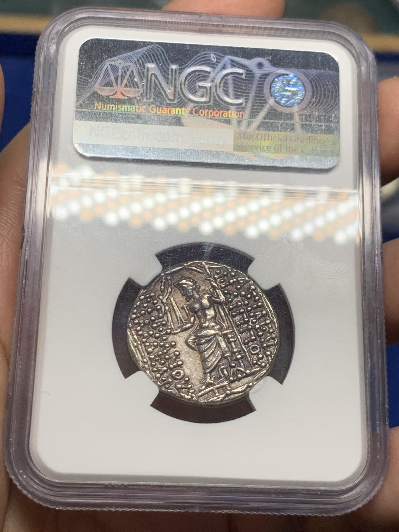 《竞宝斋》第260场-周日，周一，周二 3场连拍 (全场包邮) NGC 古典币评级 AU 古希腊塞琉古帝国腓力一世宙斯站像四德拉克马大银币 17克左右的大规格 打制清晰 高点无磨损 细节见图