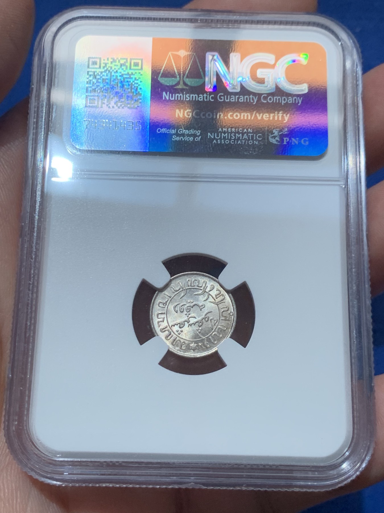 《竞宝斋》第260场-周日，周一，周二 3场连拍 (全场包邮) 两枚一组 NGC MS64 荷属东印度1945年1/10G银币