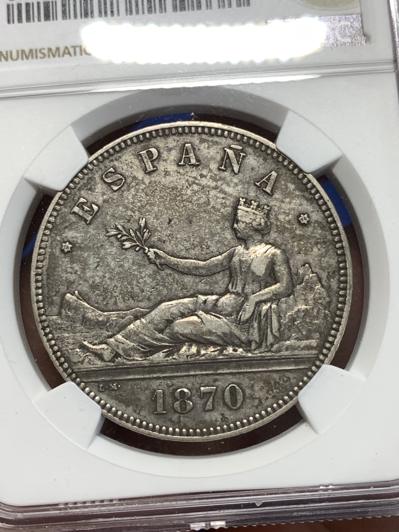 《竞宝斋》第260场-周日，周一，周二 3场连拍 (全场包邮) NGC XF45 西班牙1870年坐人拿花5比塞塔双柱银币