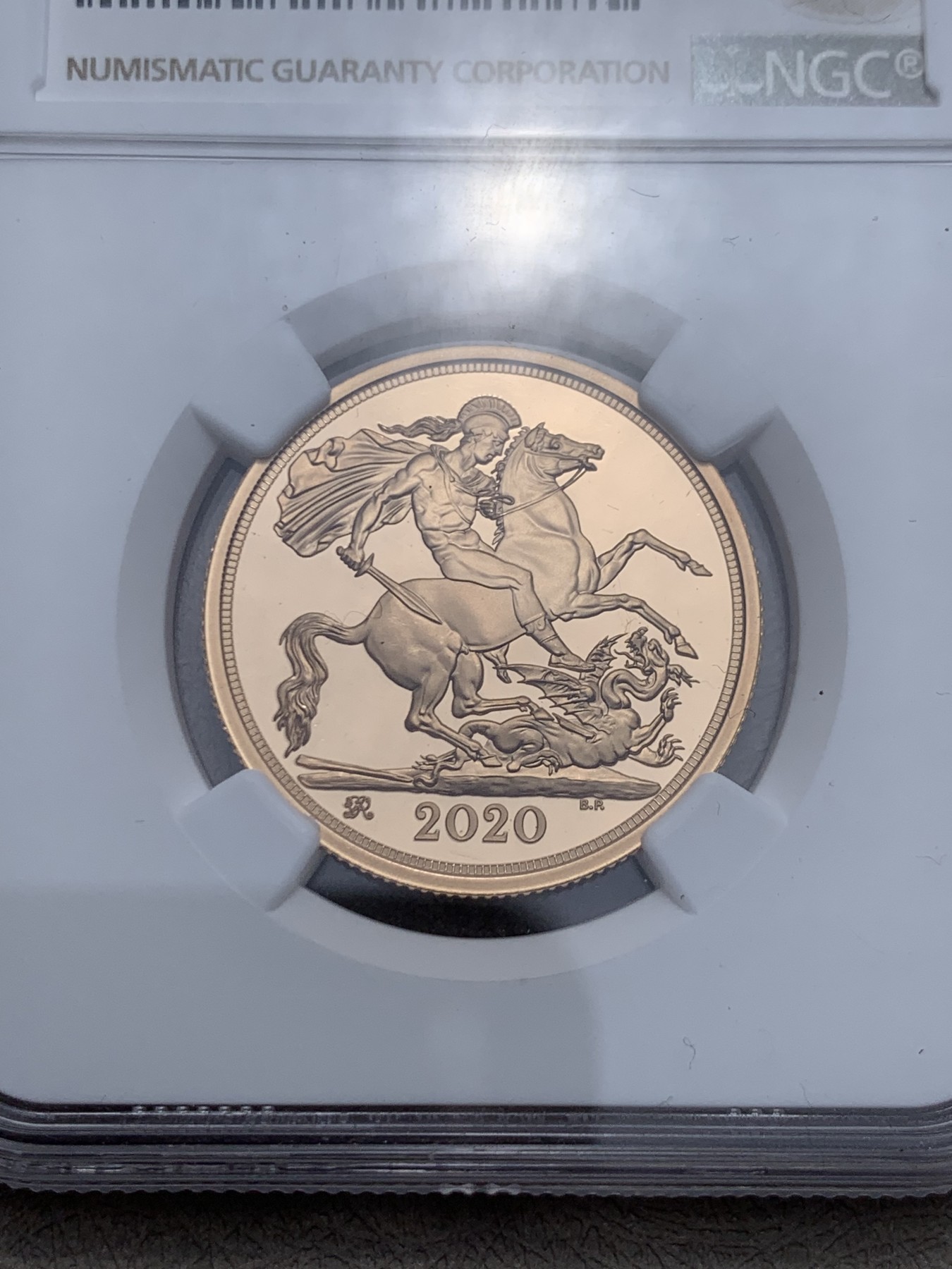 《竞宝斋》第260场-周日，周一，周二 3场连拍 (全场包邮) 4枚一套 NGC PF69-70 2020年英国乔三密印金马剑套装 带木质原盒 限量600套 总重近30克 917金 错过即无