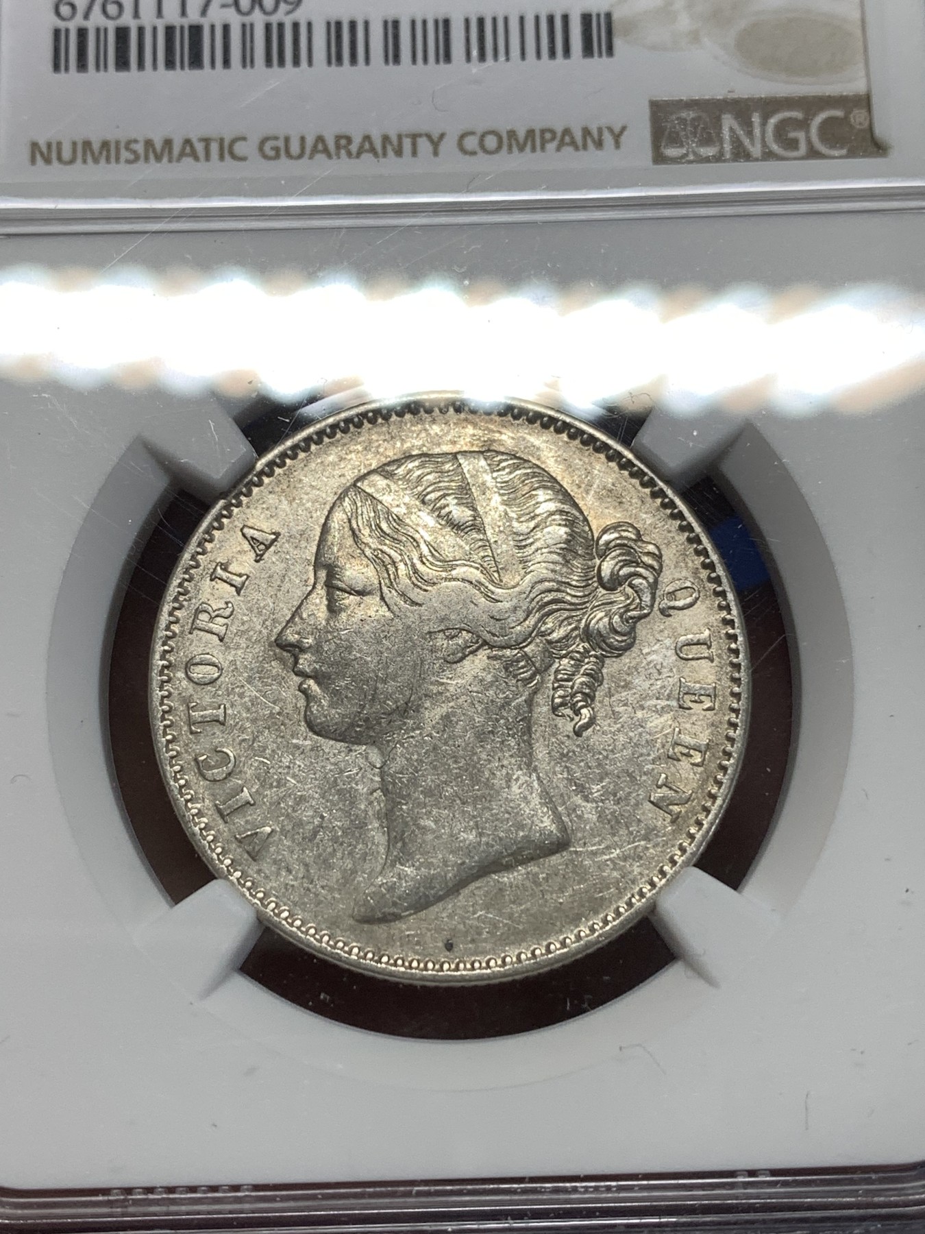 《竞宝斋》第260场-周日，周一，周二 3场连拍 (全场包邮) NGC XF40 英属印度1840年维多利亚女王双辫版1卢比银币