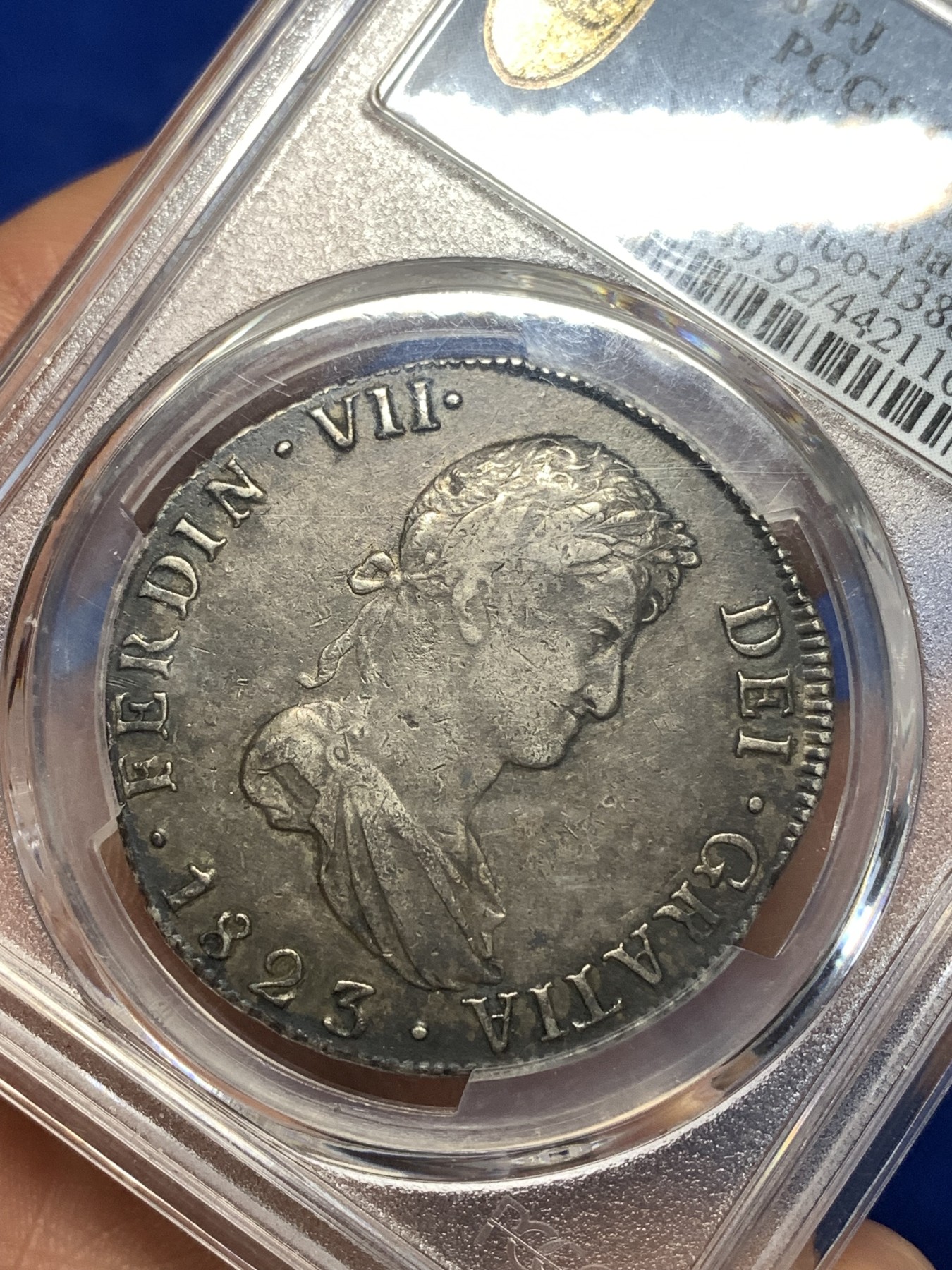 《竞宝斋》第260场-周日，周一，周二 3场连拍 (全场包邮) PCGS XFD 玻利维亚1823年费七8R双柱银币 原味包浆 双面深打 背面有底光 老张旧藏