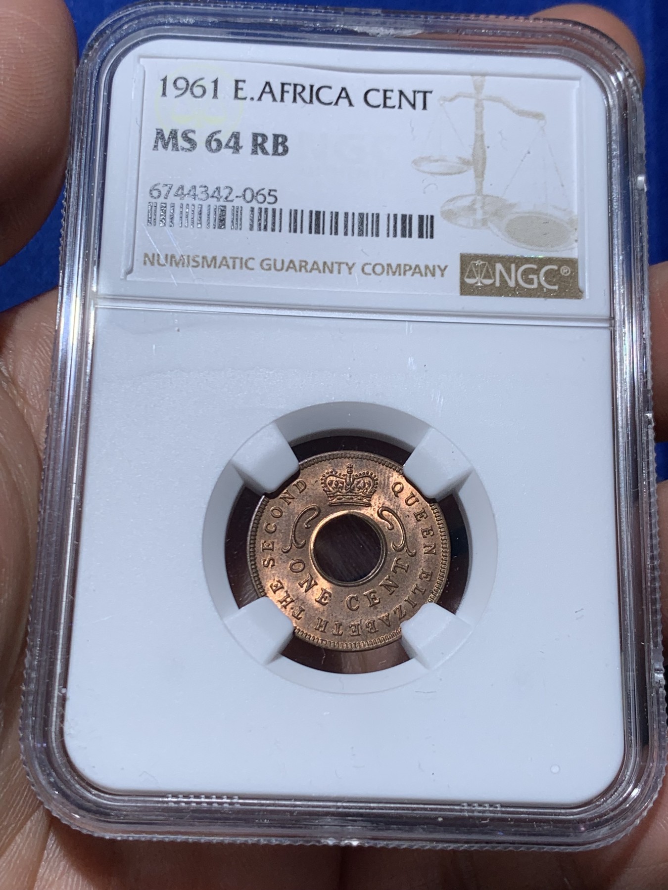 《竞宝斋》第260场-周日，周一，周二 3场连拍 (全场包邮) 两枚一组 NGC MS63/MS64RB 英属东非1911/1961年1分中孔币，从乔治五世东非乌干达保护地到伊丽莎白二世东非殖民地，相隔半个世纪的相遇